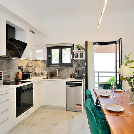 Anatoli Apartment *